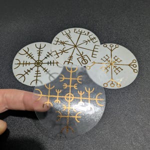 Proteção para bússola Viking Nordic Vegvisir, adesivos de alumínio, conjunto de 4, várias cores disponíveis, impressos em papel adesivo transparente.