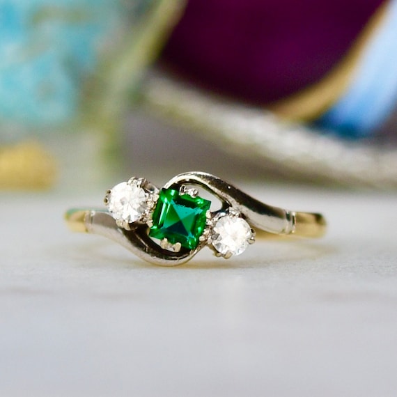 Platinum ring with green stone sale
