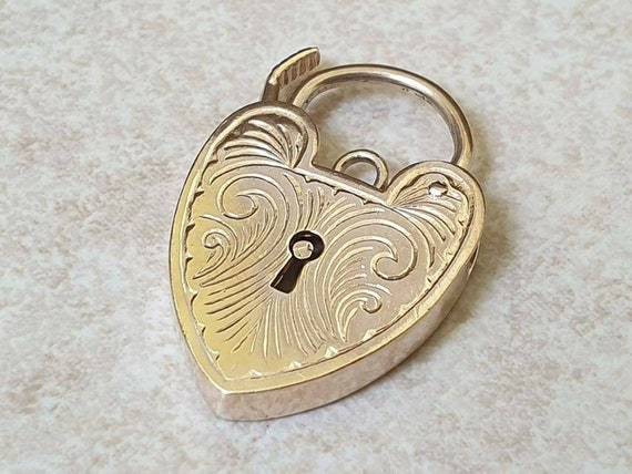 Ornate Working Heart Padlock in 9ct Gold