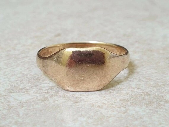 Simple Squared Signet Ring in 9ct Gold