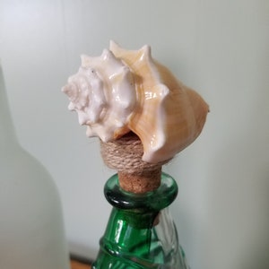 King&#39;s Crown Shell Bottle Stopper: Coastal Wine Cork with Jute