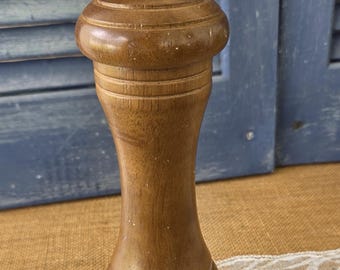Vintage Olde Thompson hout- en koolstofstaalpepermolen: MCM-pepermolen in zandlopervorm