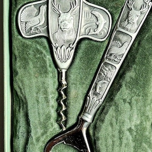 Hardanger bestikk, Vintage Noors tinnen/pewter opener-set; flesopener en kurkentrekker in geschenkdoos &#39; Villmark 135663 Gavesett&#39;