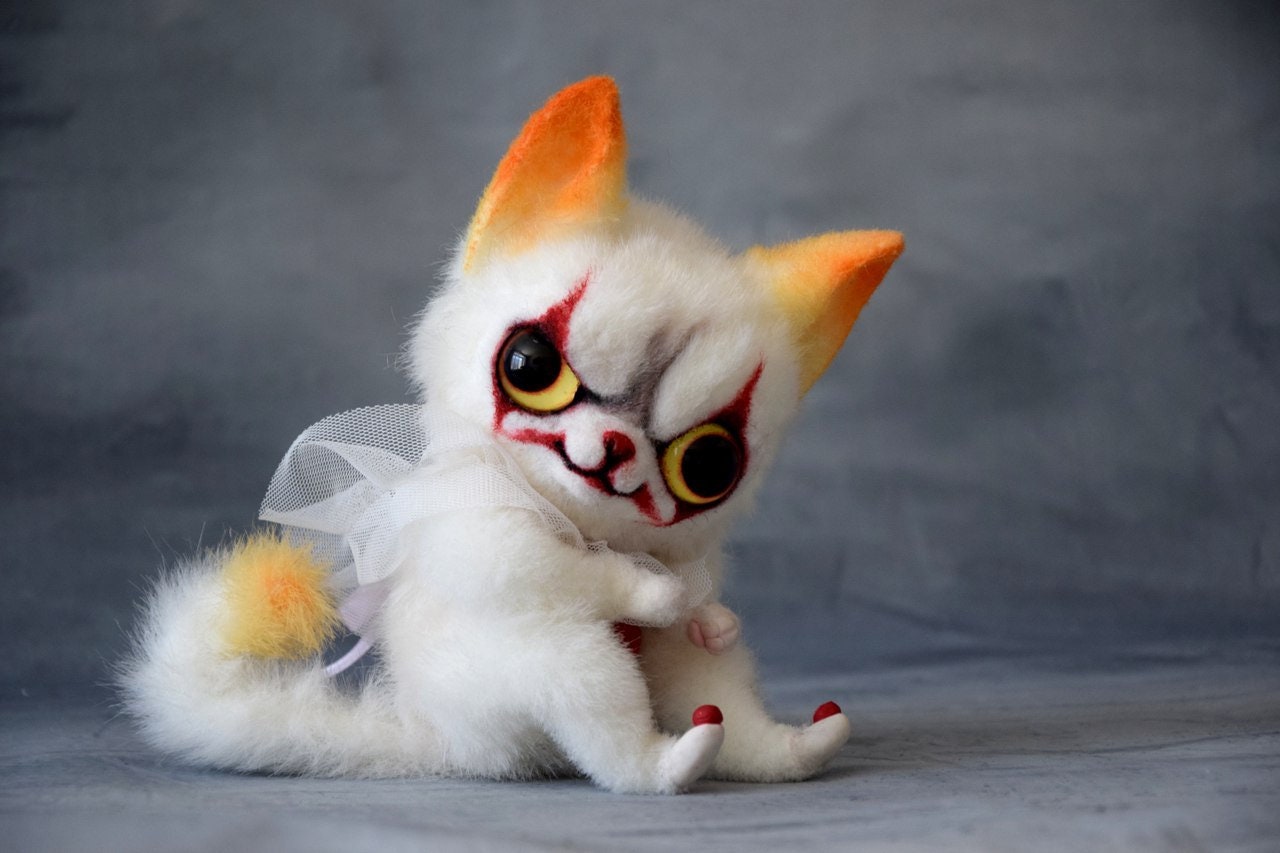 cat dressed as pennywise