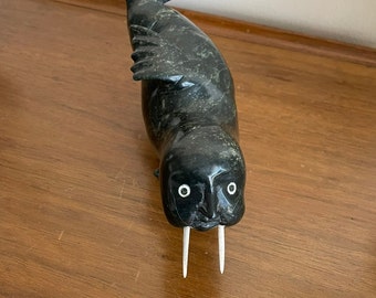 ヴィンテージの手作りソープストーン製イヌイット・エスキモー