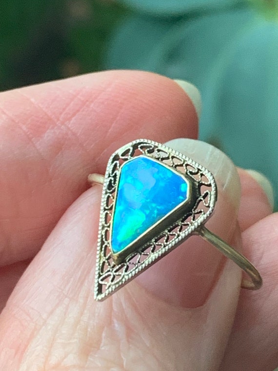 Gorgeous Art Deco opal shield ring