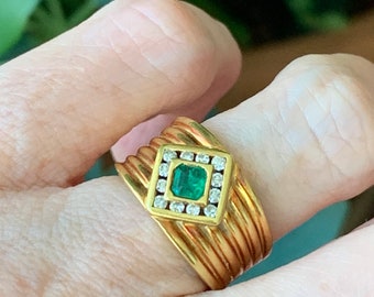 Stunning Vintage Retro Emerald and Diamond Ring