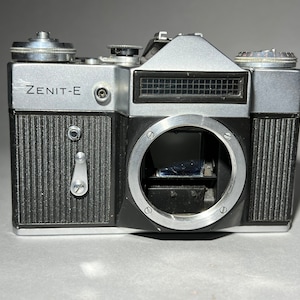 Zenit-E 35mm vintage camera with FREE roll of film! Tested and working, camera body only
