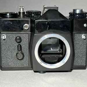 Zenit 12XP 35mm camera with FREE roll of film! Tested and working