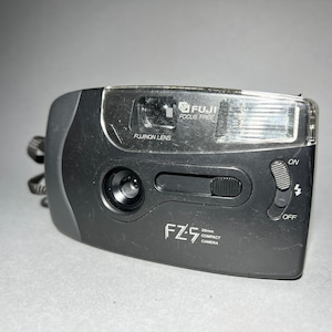 Vintage Fuji FZ-5 35mm camera with FREE roll of film! Tested and working