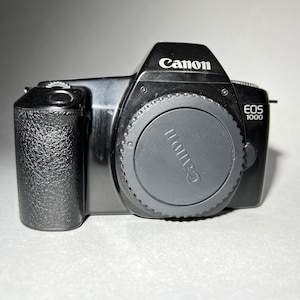 Canon EOS 1000 SLR 35mm film camera with FREE roll of film included! Body only, tested and working