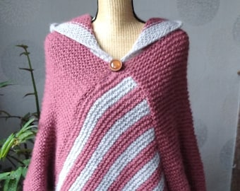 Handgemaakte poncho met capuchon