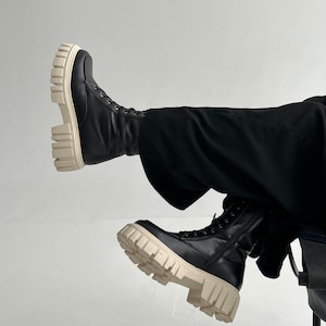 Zwarte leren dameslaarzen, enkellaarzen, hoge militaire laarzen, custom herfstschoenen, met leer gevoerde laarzen