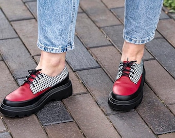 Damskor i läder, klassiska skor med knytband, platåskor med brogues, skor med färgblock, finskor, oxfordskor för kontoret, röda skor