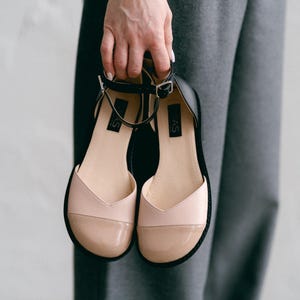 Women’s barefoot sandals, barefoot flat shoes, Mary Jane summer shoes, beige leather flats, custom barefoot shoes, closed toe shoes