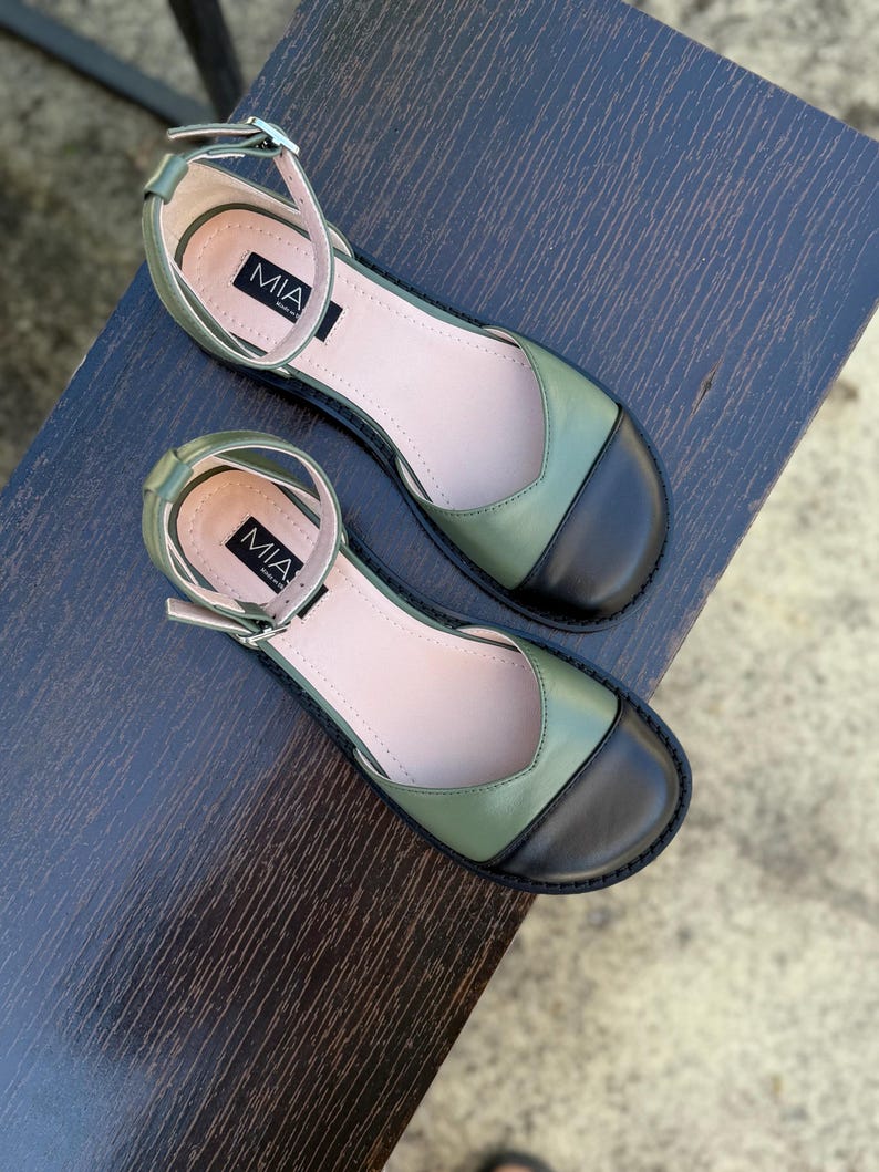 Women’s barefoot sandals, barefoot flat shoes, Mary Jane summer shoes, green leather flats, custom barefoot shoes, closed toe shoes