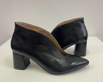 Stivaletti da donna in morbida pelle, stivali con tacco a blocco, scarpe nere su misura, stivaletti eleganti, scarpe nere alla moda, scarpe a punta