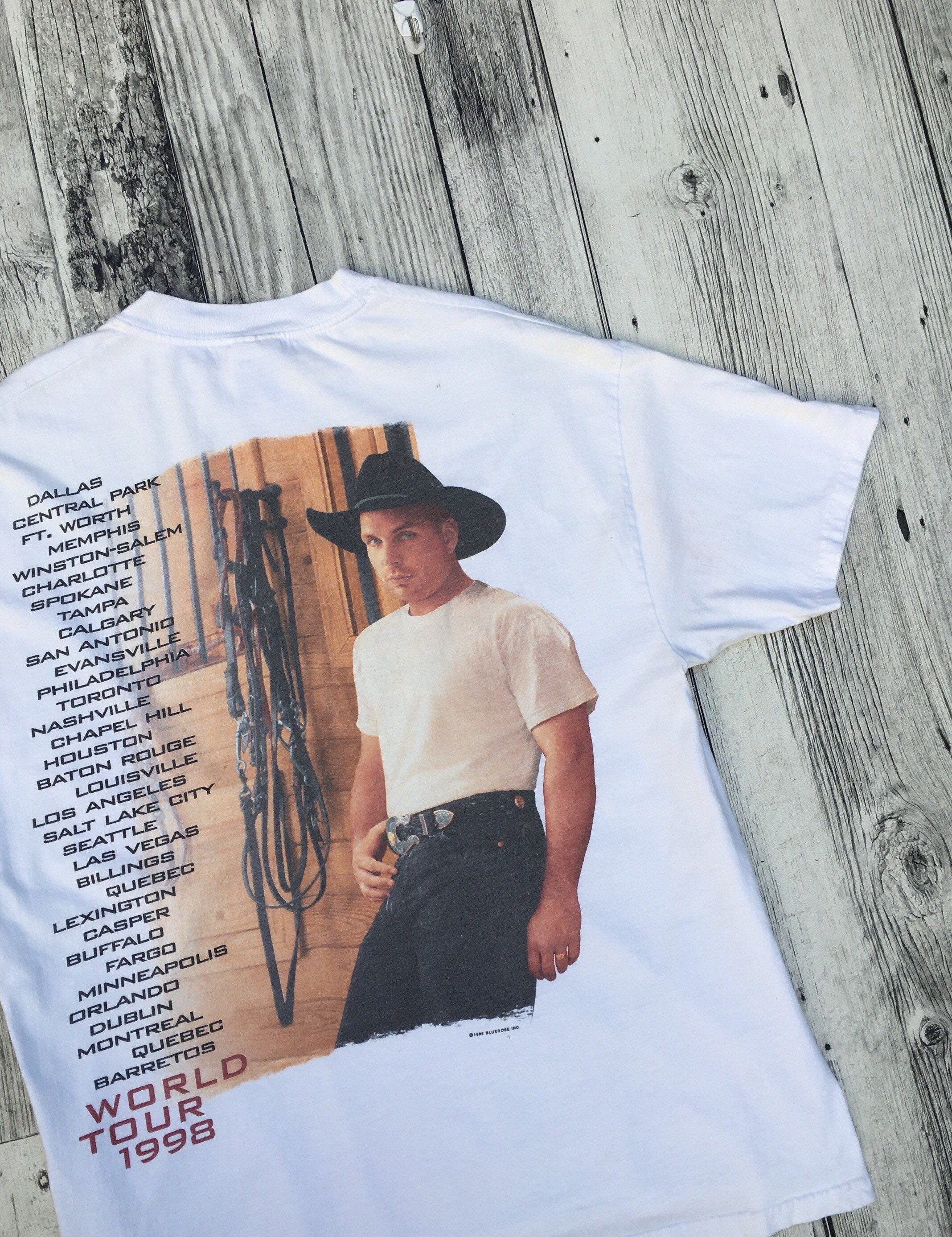 garth brooks yellow and black shirt
