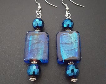 Light & dark blue swirled beaded dangle earrings with silver detail