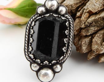 Anillo de cristal negro grande: turmalina negra en plata de ley, talla 5,5 EE. UU.