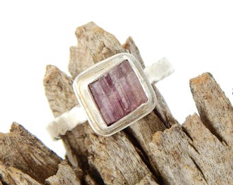 Anillo de turmalina rosa en bruto – Banda trenzada de plata de ley, talla 5.5