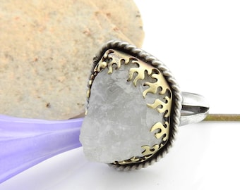 Anillo de fuego y hielo - Cuarzo crudo en plata esterlina con llamas de latón