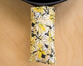Yellow Daisy Potholder, Quilted Iron Skillet Handle Cover, Cast Iron Handle Cover, Pan Handle Cozy, Skillet Sleeve, Cooking Lovers Gift