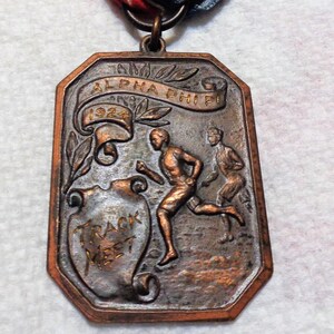1924 Alpha Phi Pi Track Medal One Mile Run Sports Memorabilia