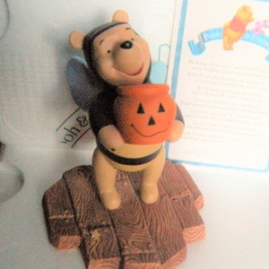 Winnie the Pooh - Walt Disney Classics  &quot;Tricks & Treats for Someone Sweet&quot; - Halloween Figurine -  Retired