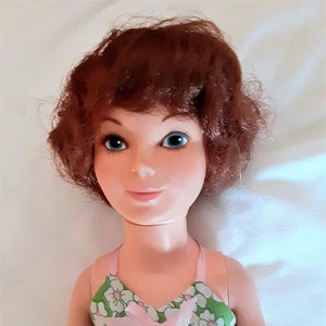 1977 Ideal Magic Hair Crissy 18" Doll with Five Different Attachable Hair Pieces