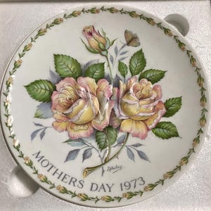 Crown Staffordshire 1973 First Edition Mother&#39;s Day Plate with Peace Rose