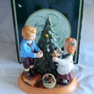 AVON 1982 Keeping the Christmas Tradition - 2nd Edition Figurine in Christmas Memories Series