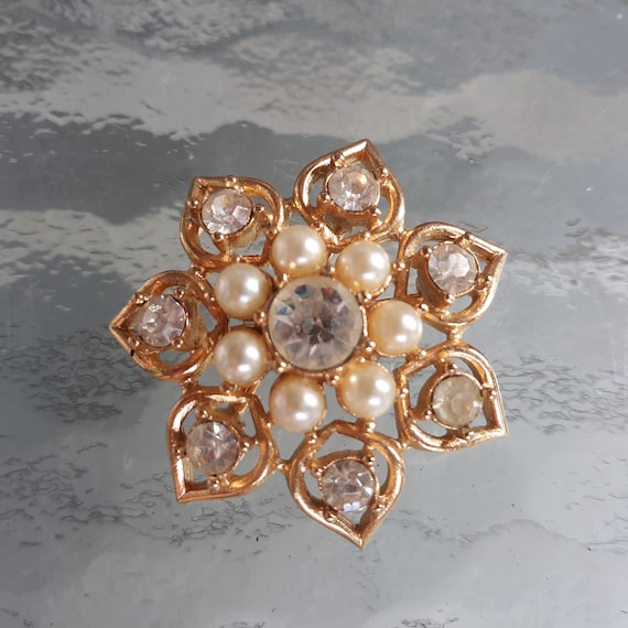 Signed STAR Faux Pearl Gold Tone Vintage brooch pin