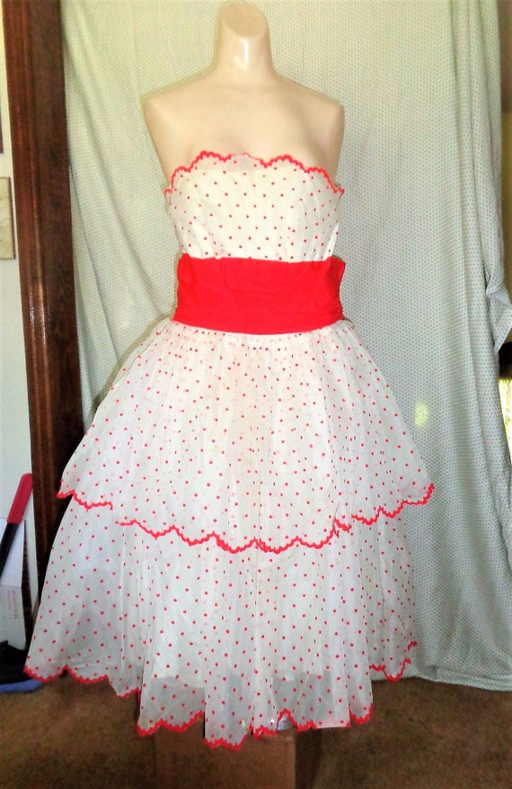 Vintage 1960's Strapless Tiered Prom Dress White a