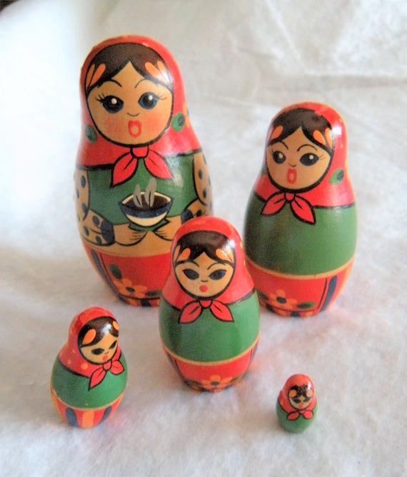 wooden dolls that fit into each other