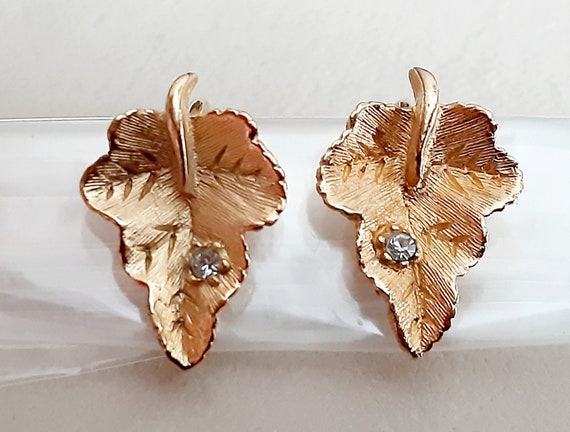 AVON Radiant Leaf Pendant and Clip On Earrings - … - image 3