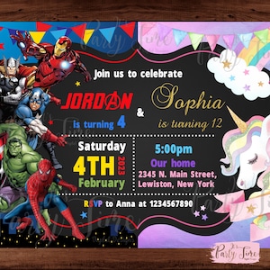 Op de afbeelding: Een uitnodiging in de stijl van een zwart schoolbord met een superheldenthema aan de linkerkant en een eenhoorn-thema aan de rechterkant. De tekst luidt "Vier met ons mee Jordan wordt 4 & Sophia wordt 12. Zaterdag 4 februari 2023. 17:00 uur Thuis 2345 N. Main Street, Lewiston, New York. RSVP aan Anna op 1234567890."