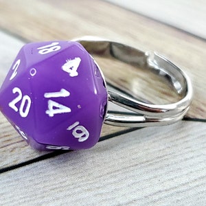 Miniature D20 Ring 4 Purple