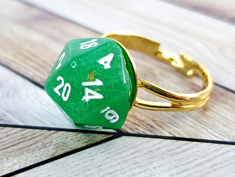 Miniature D20 Ring 15 Green