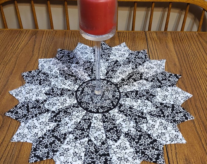 Serene Bloom Quilted Table Topper NCU0DQQ100