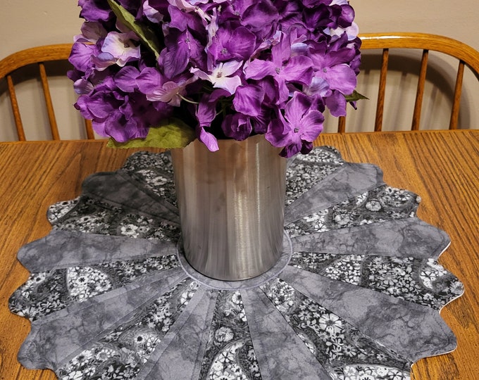 Fall Muted Leaves, Round 18 Inch Reversible Table Topper, Vivid N ...
