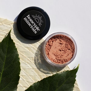 Natural Mineral Blusher - Peach - 3g sifter jar (vegan, cruelty-free makeup, loose blush powder tint) by Honeypie Minerals