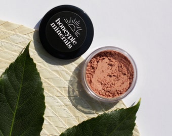 Natural Mineral Blusher - Peach - 3g sifter jar (vegan, cruelty-free makeup, loose blush powder tint) by Honeypie Minerals