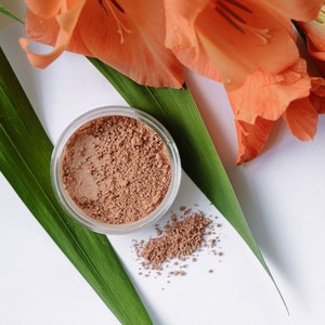 Natural Mineral Bronzer - Sunkissed - 3g sifter jar (vegan, cruelty-free makeup, loose bronze powder) by Honeypie Minerals