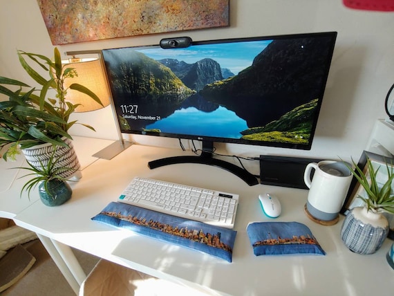 Iconic Seattle Space Needle Skyline comfortable Keyboard and mouse computer wrist rest support- All Natural