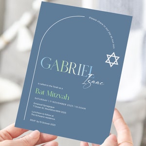 Moderne bearbeitbare Jungen Fledermaus Mitzvah Einladungsvorlage | Blau und Grün | Bearbeitbare Vorlage