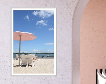 Impressão de espreguiçadeiras, Impressão de arte de praia, Fotografia de praia, Arte de verão, Fotografia costeira, Arte de guarda-chuva rosa, Foto de guarda-chuva de praia, Fotografia