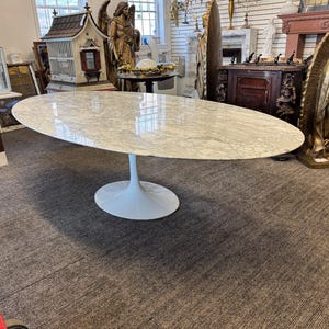 Vintage Eero Saarinen Large Tulip Dining Table  - GC24-3