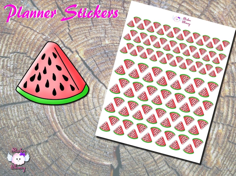 Puede incluir: Una hoja de pegatinas para planificadores con un patr&oacute;n repetitivo de rodajas de sand&iacute;a. Cada rodaja es roja con semillas negras y una corteza verde. La hoja est&aacute; etiquetada como "Planner Stickers".