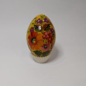 Ovo de Páscoa ucraniano - decorações tradicionais de Páscoa feitas à mão com pintura Petrykivka - presente para a Páscoa